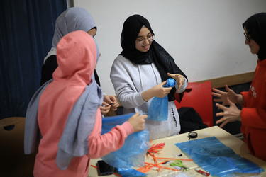 Girls protecting the circuit in the high altitude balloon camp in Kilis